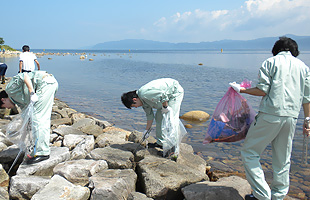 水島での清掃活動(敦賀)
