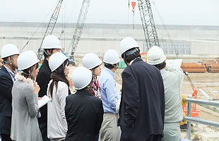 地元有識者懇談会の敦賀発電所3,4号機建設準備工事視察(敦賀)